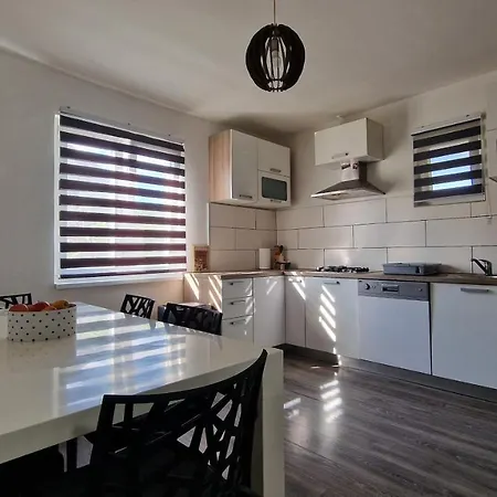 Family House בית נופש זאדאר