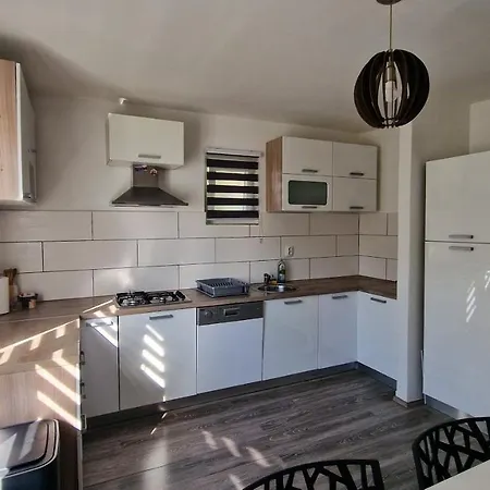 Family House זאדאר